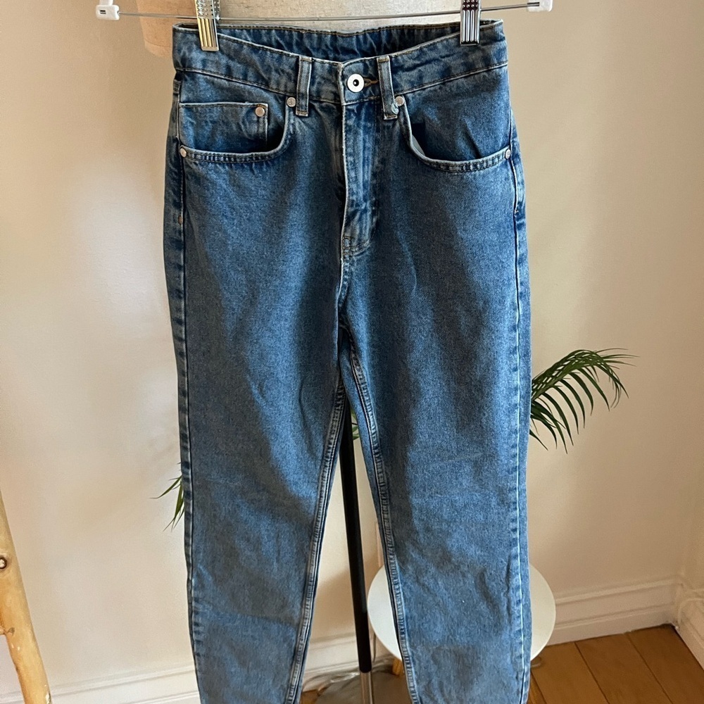 Ragged jeans size 24 but cut regular length. - Picture 5 of 5